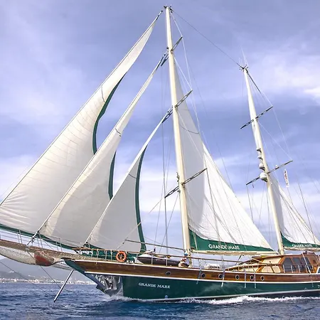 Botel Barbaros Yachting Luxury Private Gulet 6 Cabins Bodrum