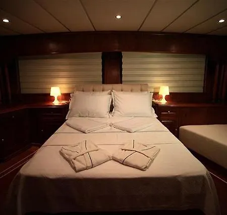 Πλωτό κατάλυμα Barbaros Yachting Luxury Private Gulet 6 Cabins Αλικαρνασσός