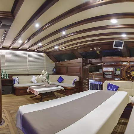 Πλωτό κατάλυμα Barbaros Yachting Luxury Private Gulet 6 Cabins Αλικαρνασσός